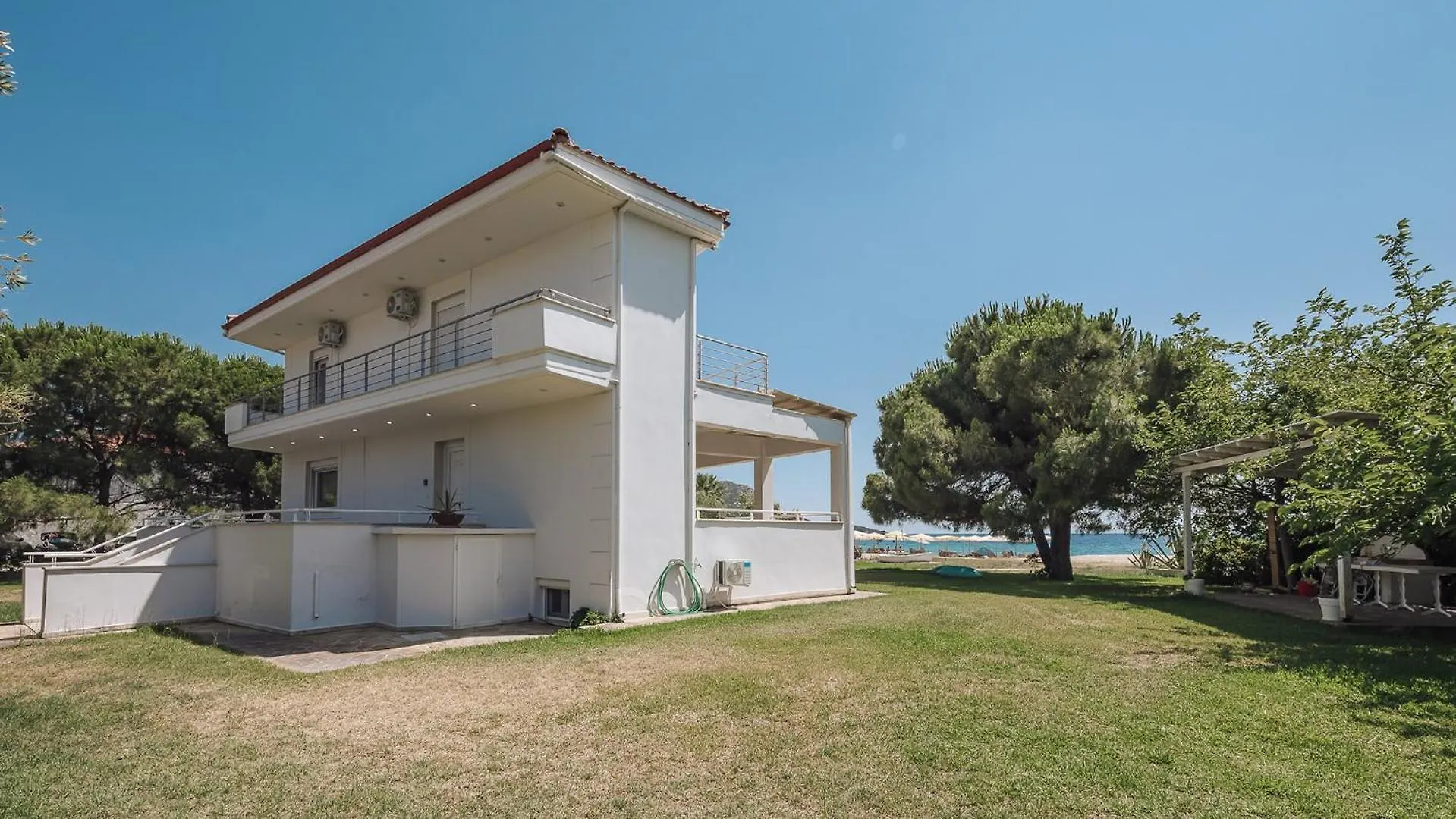 Beach Front Villa Toroni Vakantiehuis