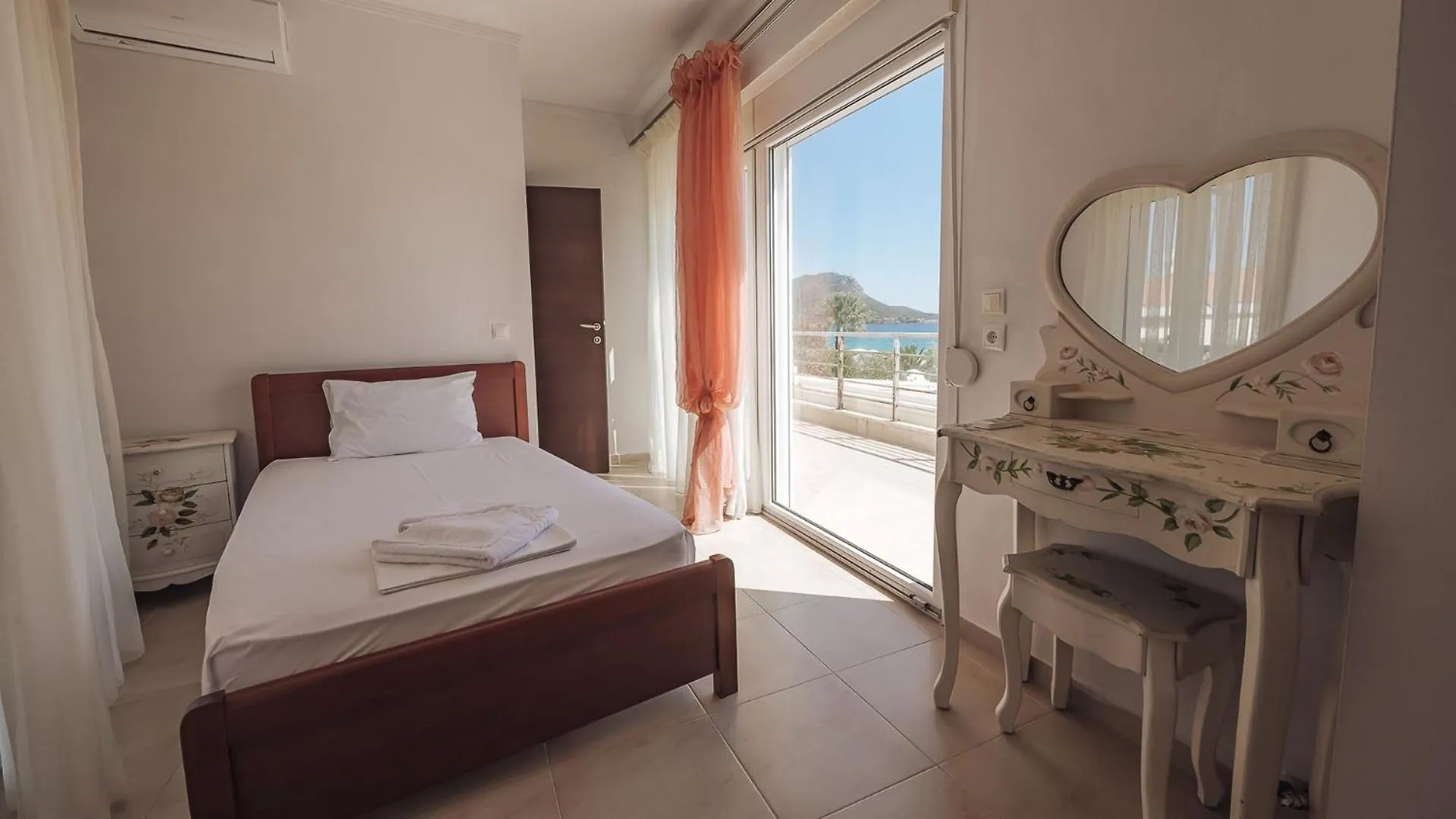 Vakantiehuis Beach Front Villa Toroni