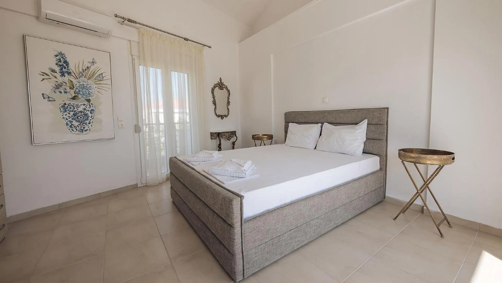 Beach Front Villa Toroni Vakantiehuis