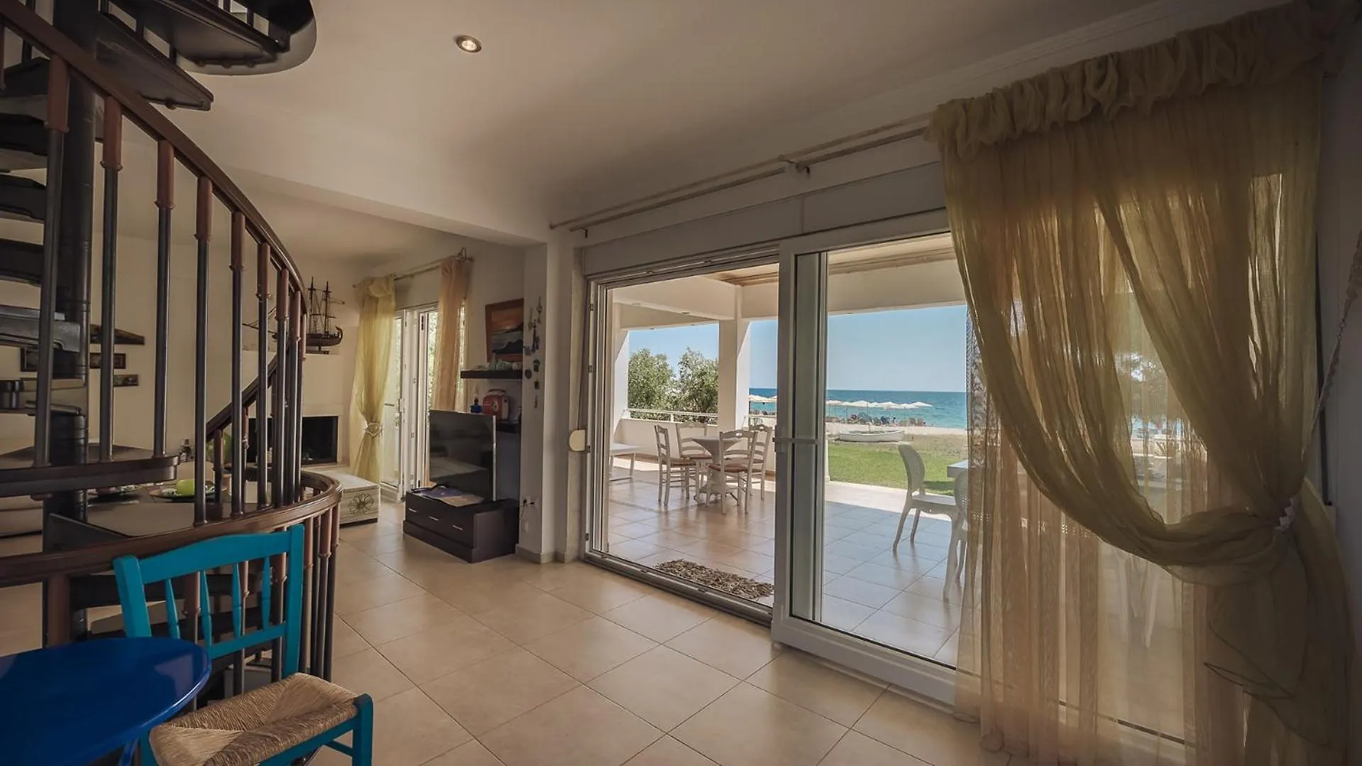 Beach Front Villa Toroni Vakantiehuis
