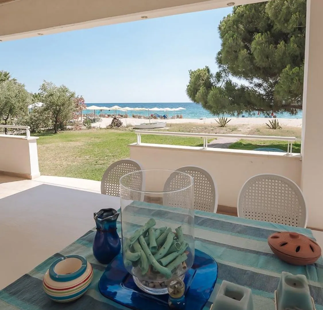 Beach Front Villa Toroni Vakantiehuis