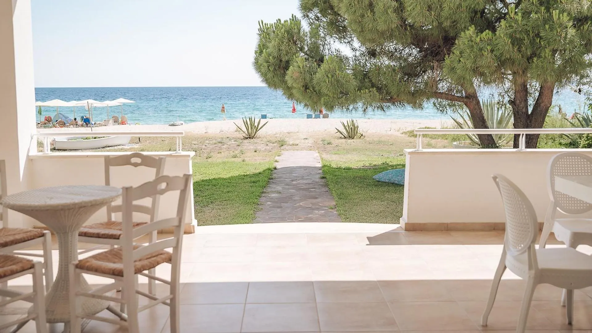 Beach Front Villa Toroni Vakantiehuis